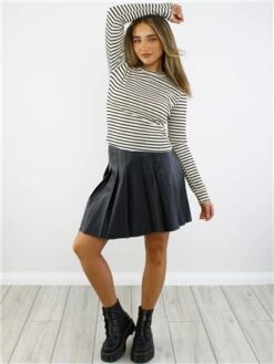 Veromoda Black / Black High Waist Short Skirt 8 Veromoda Black / Black High Waist Short Skirt -Noisy May Shop 29035 2